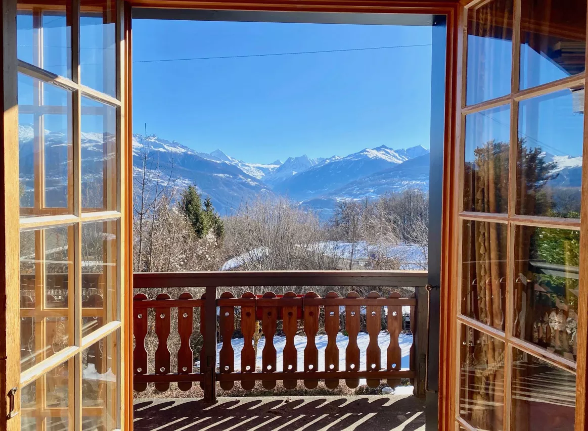 chalet de charme à Binii-Savièse avec vue panoramique sur le Val d?Hérens