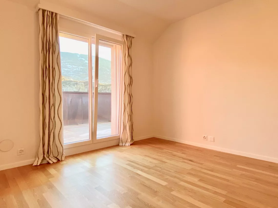 Bel appartement avec vue dégagée en attique-duplex à Sion-Platta