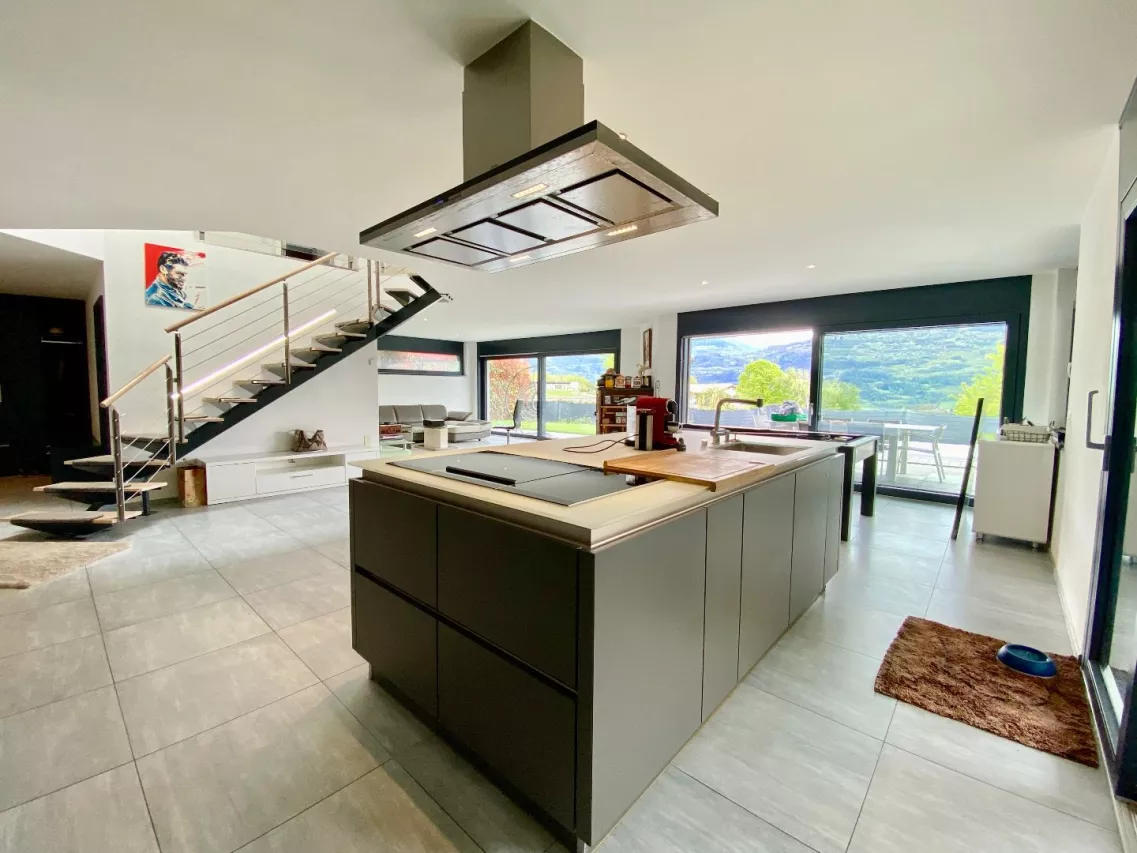 Villa contemporaine d?architectes avec vue exceptionnelle à Ormône (Savièse)