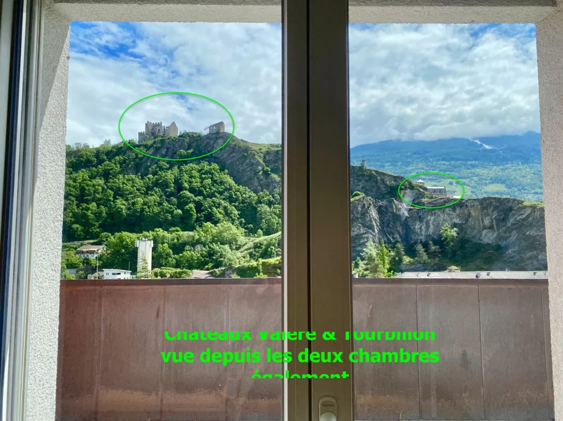 Bel appartement avec vue dégagée en attique-duplex à Sion-Platta