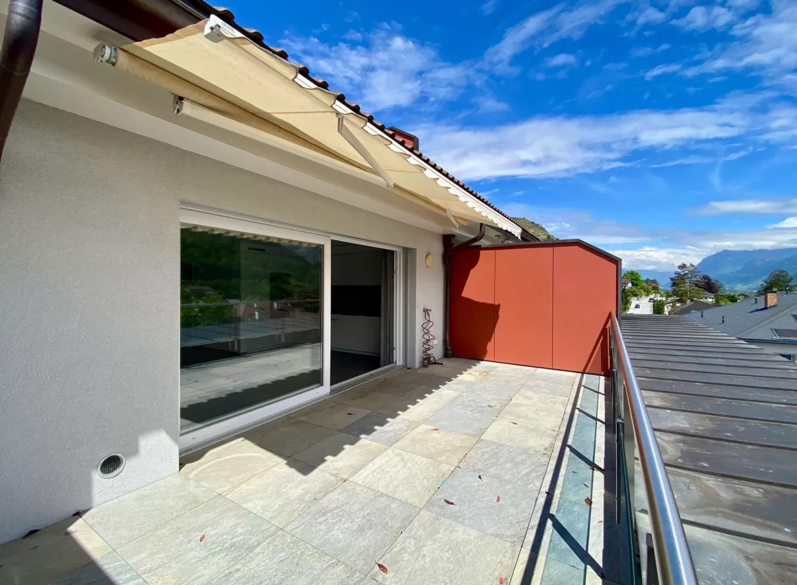 Bel appartement avec vue dégagée en attique-duplex à Sion-Platta