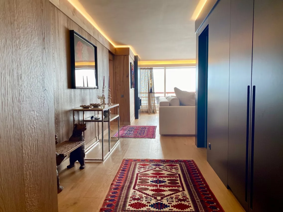 Superbe appartement avec vue, service hôtelier & piscine olympique, garage box
