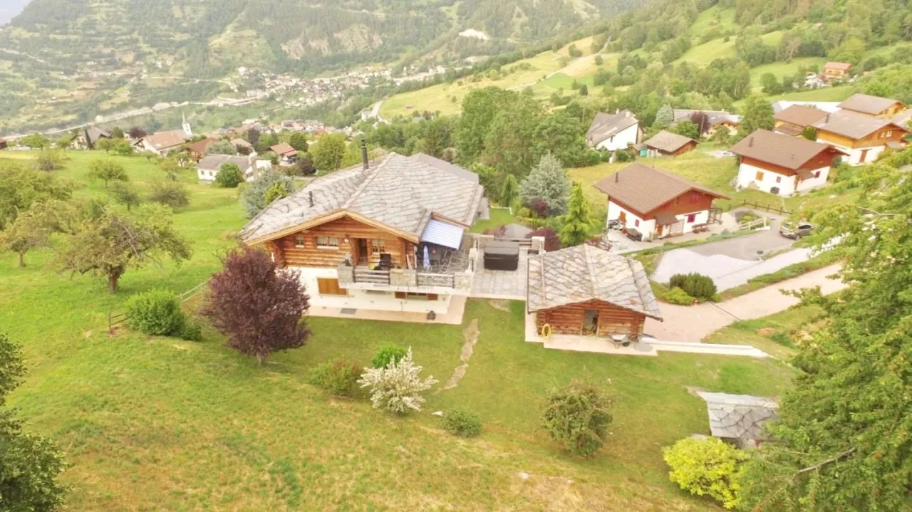 Superbe chalet-villa à Nendaz ? calme, vue, confort et nature