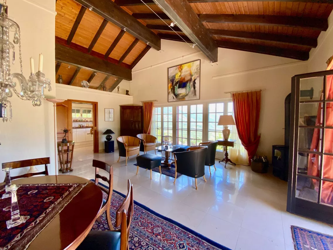 Belle propriété avec vue panoramique, composée de 2 bâtisses à Mollens, Crans-Montana