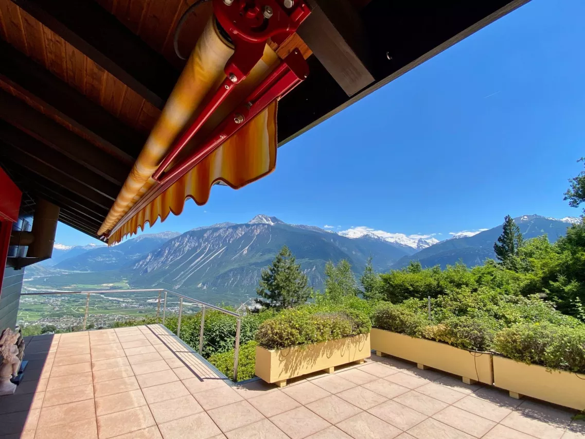 Belle propriété avec vue panoramique, composée de 2 bâtisses à Mollens, Crans-Montana
