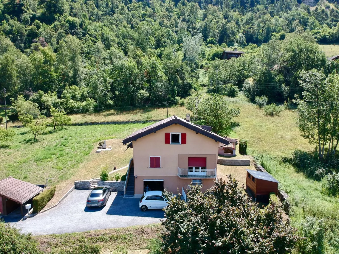 Maison individuelle sur les hauts de Bramois (Sion) Cadre bucolique, vue panoramique, accès privatif