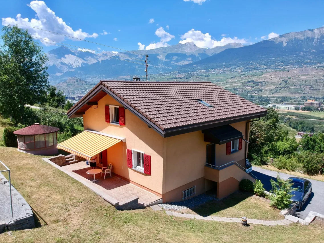 Maison individuelle sur les hauts de Bramois (Sion) Cadre bucolique, vue panoramique, accès privatif