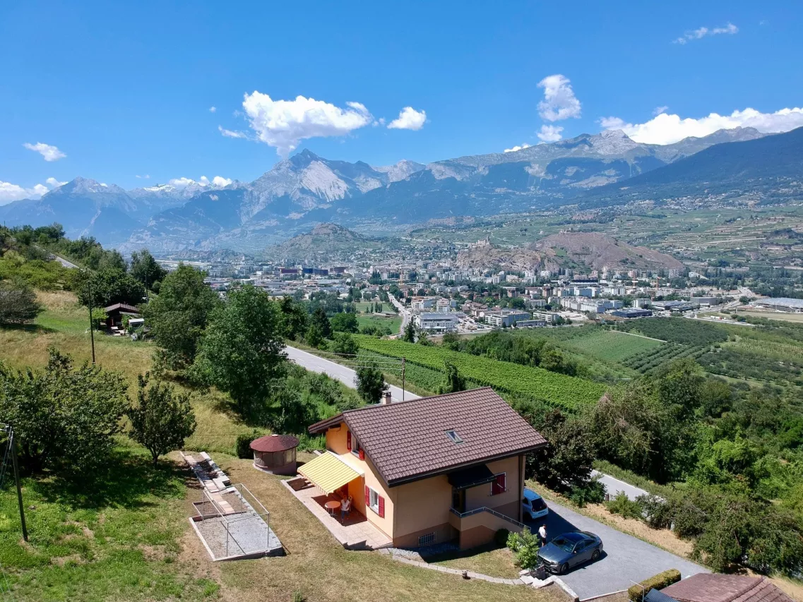 Maison individuelle sur les hauts de Bramois (Sion) Cadre bucolique, vue panoramique, accès privatif