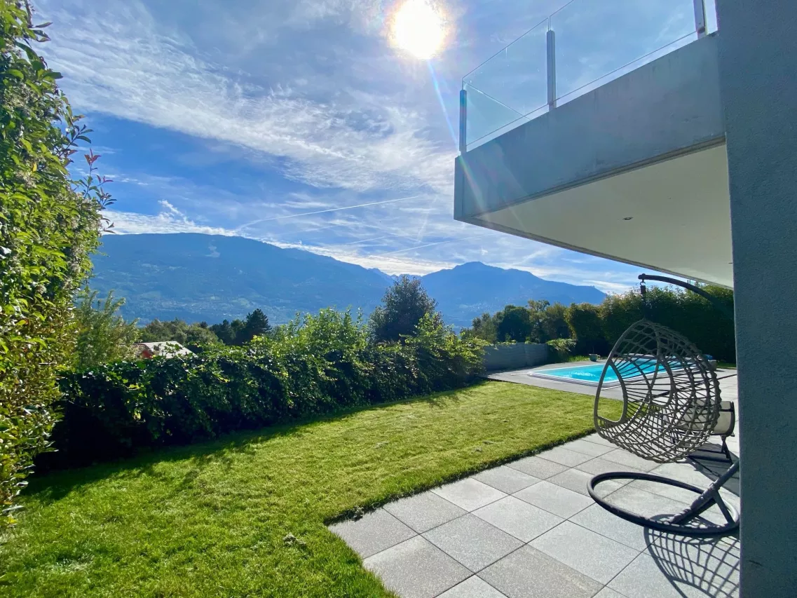 Villa contemporaine d'architectes avec vue exceptionnelle à Ormône (Savièse)