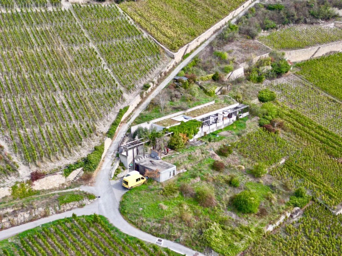 Villa d'architecture unique à Sion, bénéficiant d'une situation rare et exceptionnelle