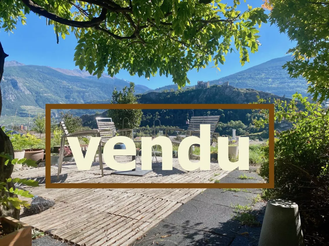 Villa d'architecture unique à Sion, bénéficiant d'une situation rare et exceptionnelle