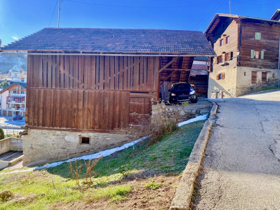 Grange de charme - Projet contemporain clé en main au coeur du vieux village de Vex