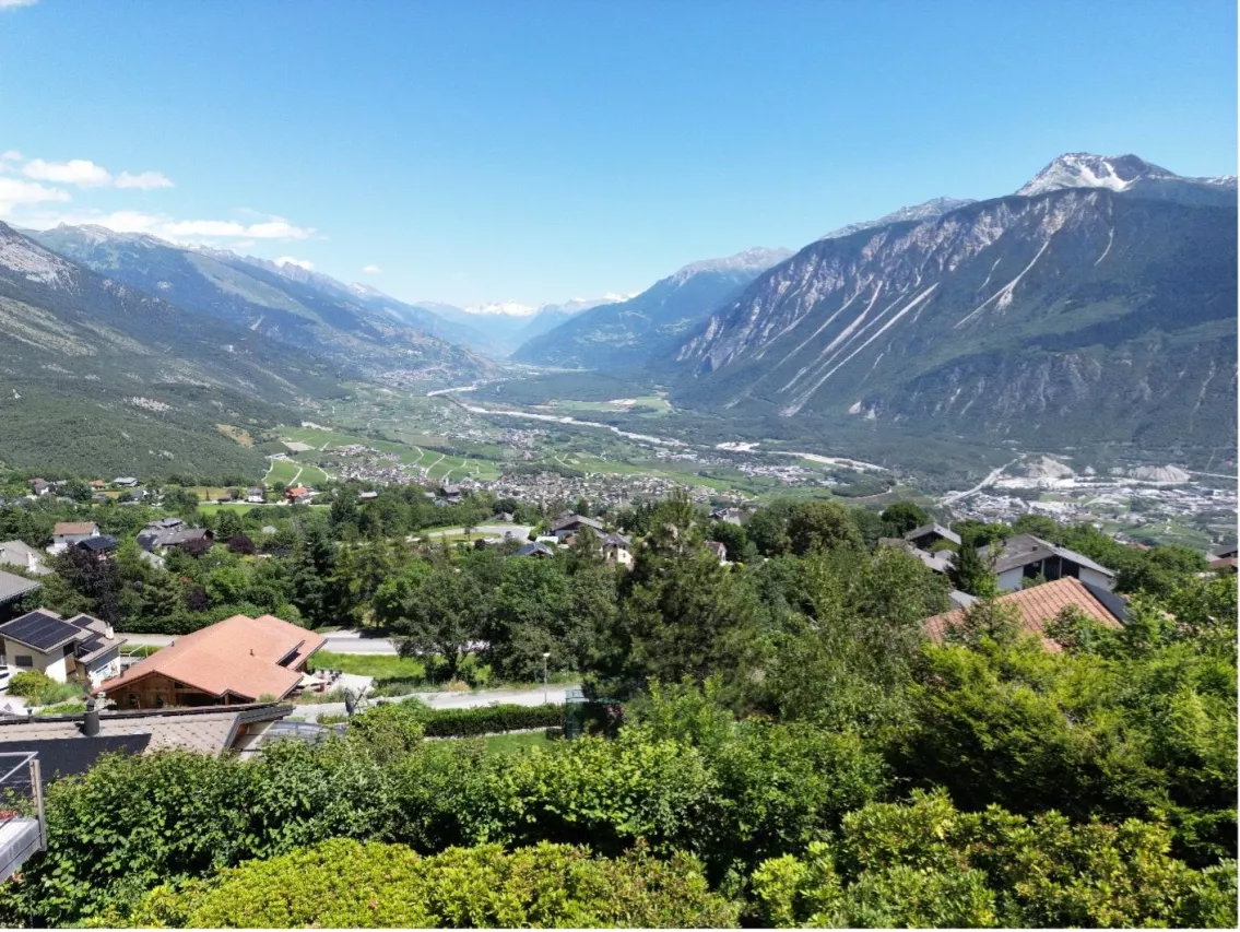 Splendide propriété avec vue panoramique, composée de 3 bâtisses à Mollens, Crans-Montana