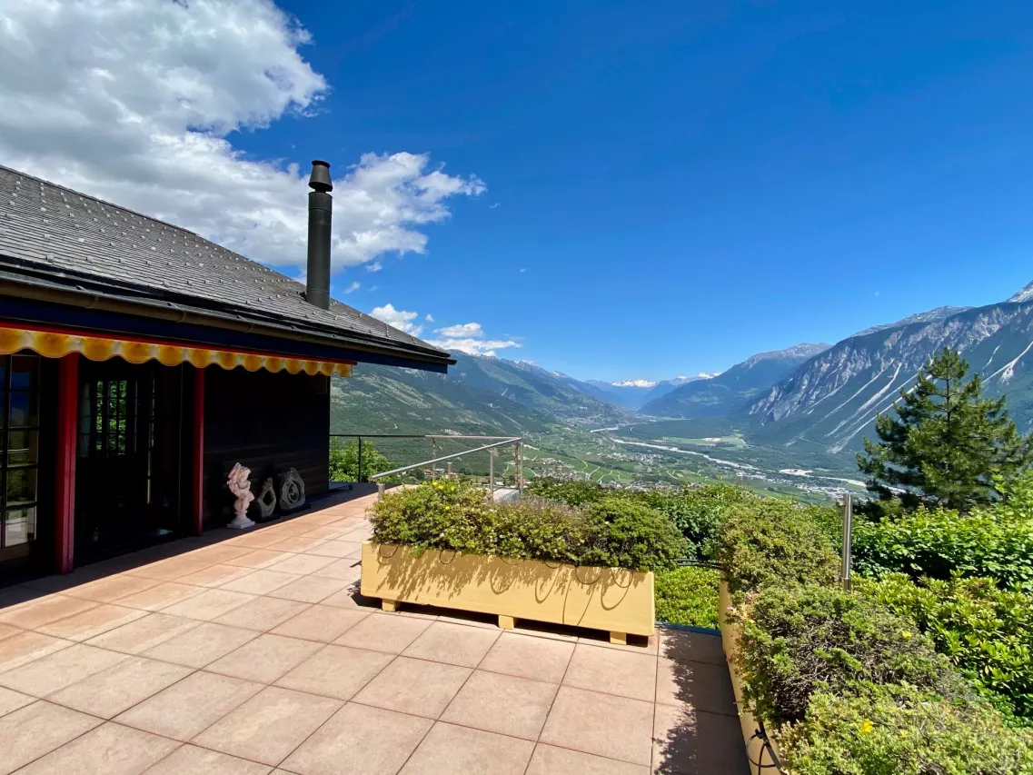 Belle propriété avec vue panoramique, composée de 2 bâtisses à Mollens, Crans-Montana