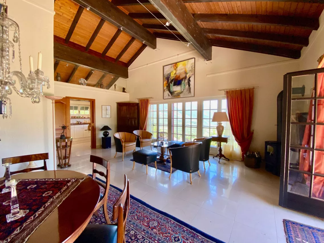 Belle propriété avec vue panoramique, composée de 2 bâtisses à Mollens, Crans-Montana