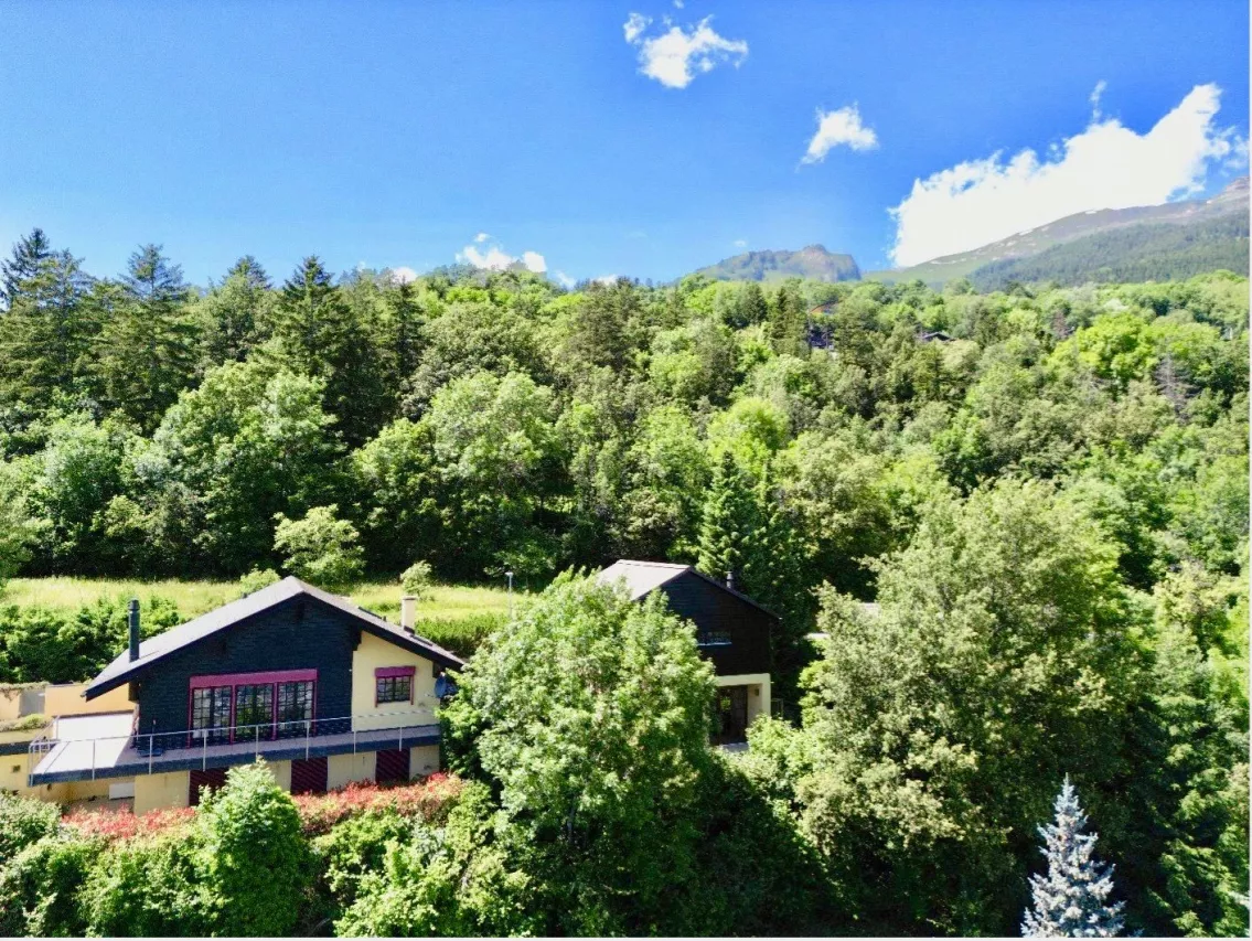Belle propriété avec vue panoramique, composée de 2 bâtisses à Mollens, Crans-Montana