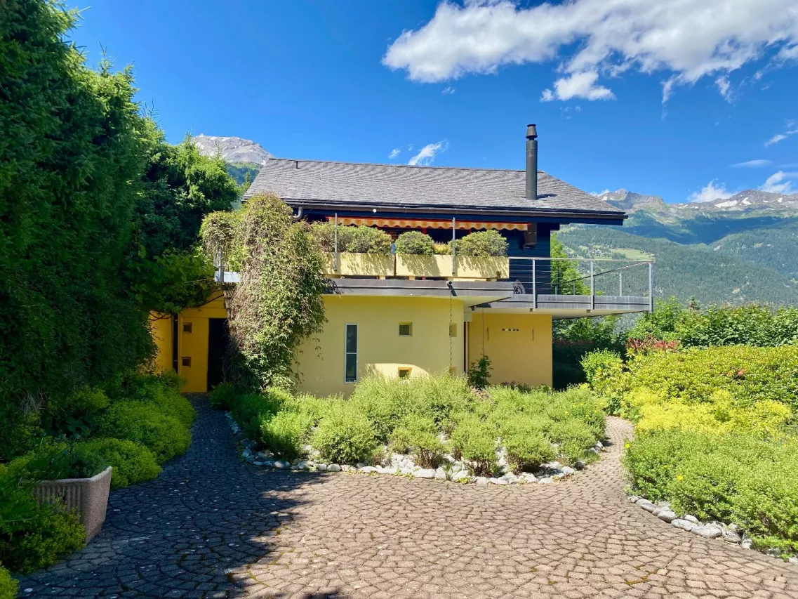 Belle propriété avec vue panoramique, composée de 2 bâtisses à Mollens, Crans-Montana