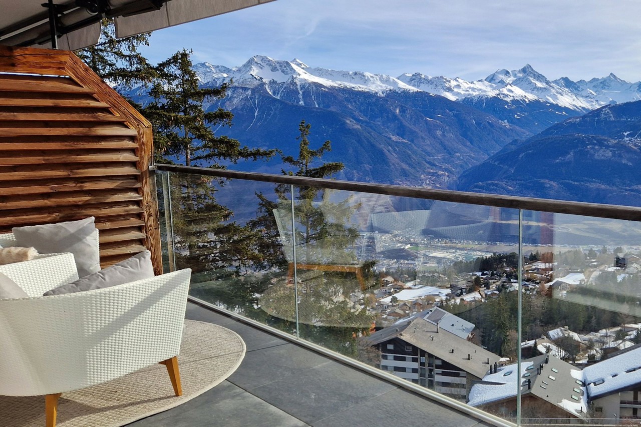 Crans-Montana. 2.5 pièces, neuf, au centre, au calme et avec une vue fabuleuse !