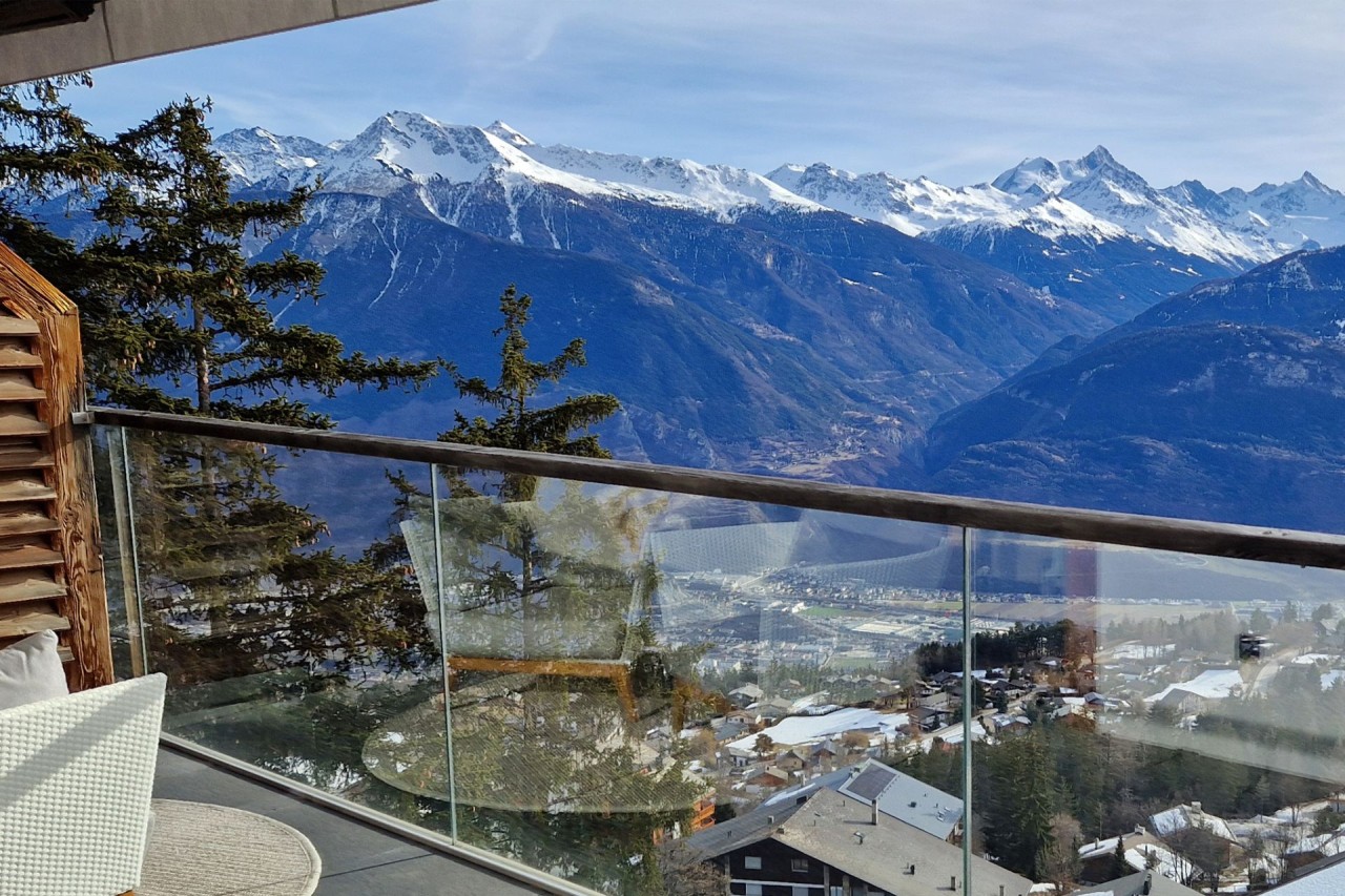 Crans-Montana. 2.5 pièces, neuf, au centre, au calme et avec une vue fabuleuse !