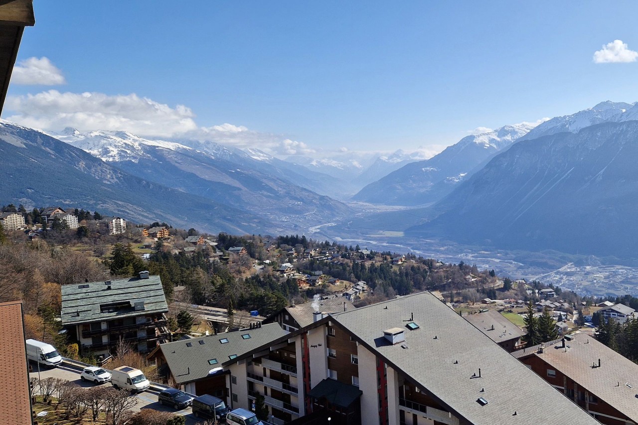 Crans-Montana. A la recherche d'un nid d'aigle sur le Haut-Plateau ?