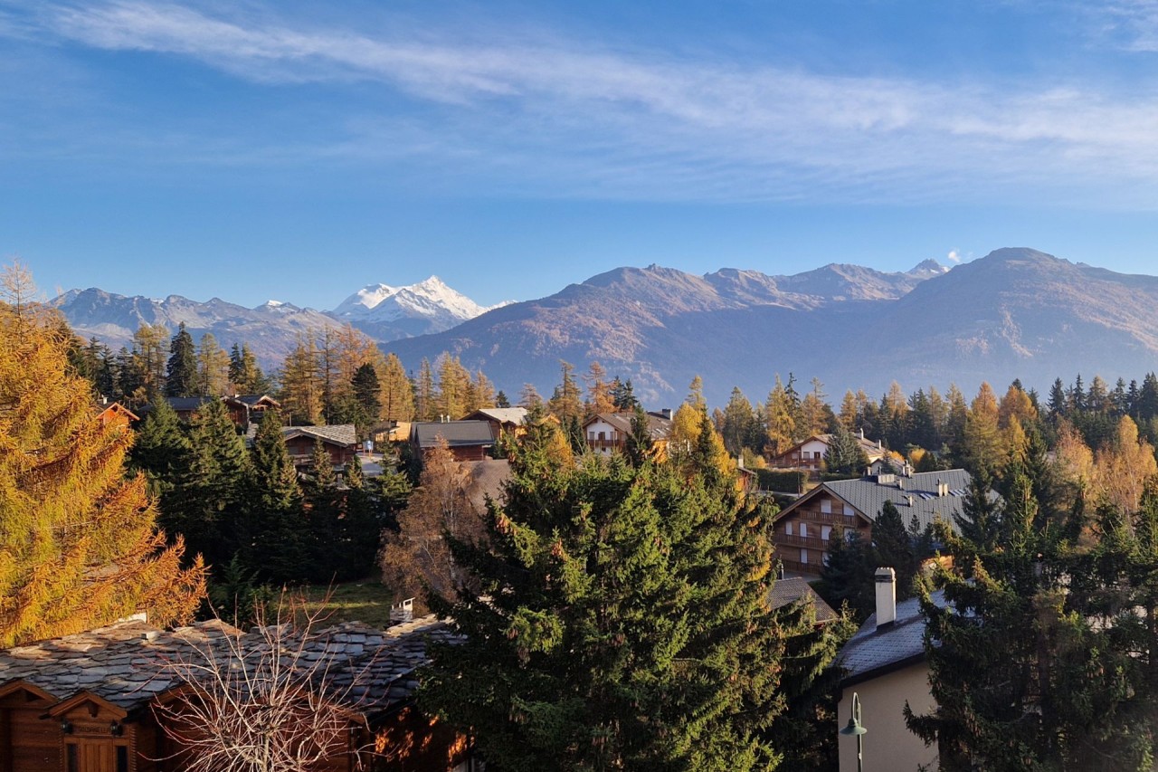 Crans-Montana. Appartement 3.5 pièces d'angle avec vue imprenable.