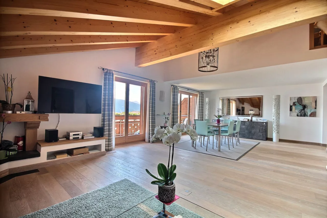 Exclusivité. Crans-Montana, attique duplex avec vue panoramique