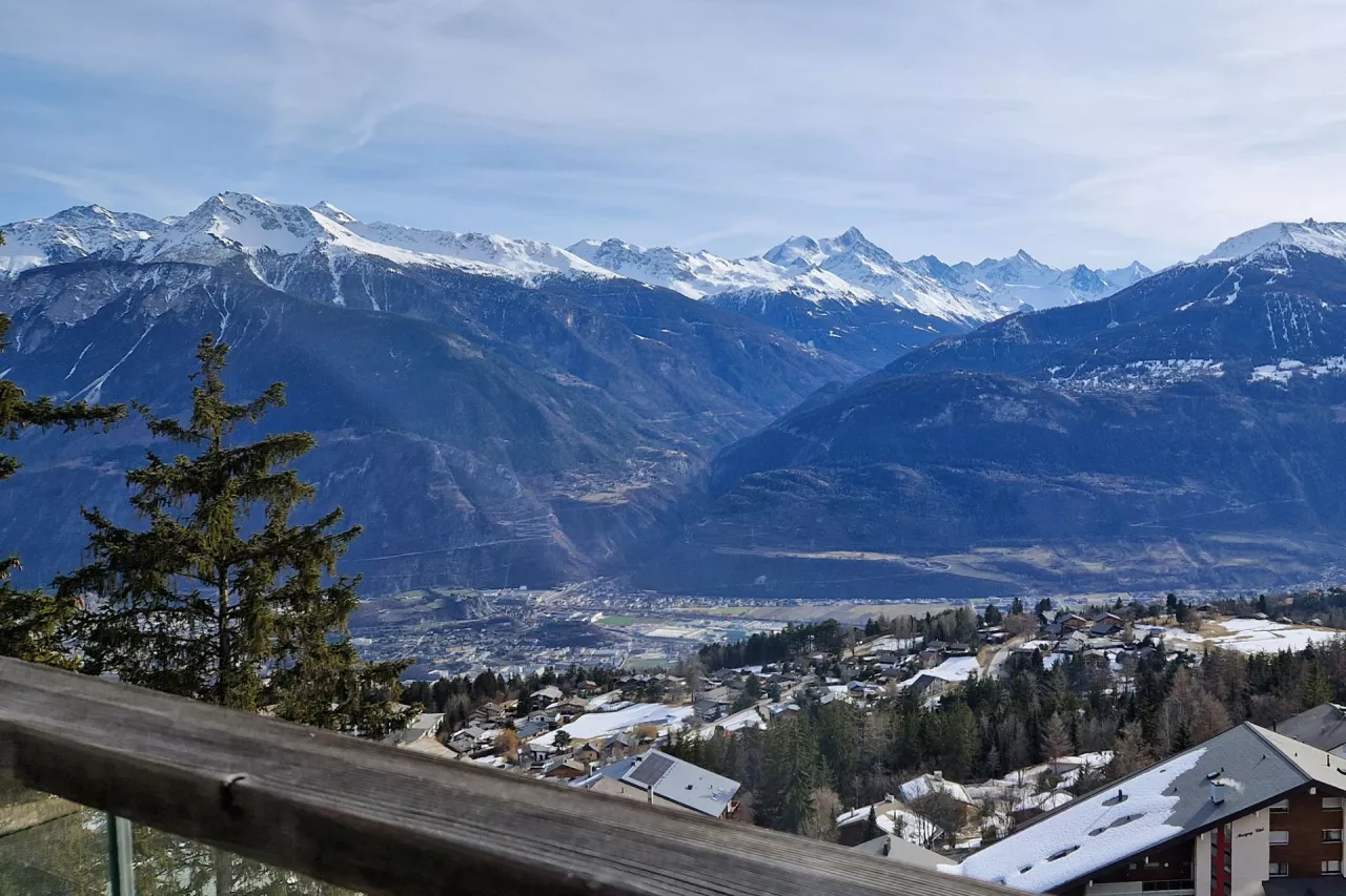 Crans-Montana. 2.5 pièces, neuf, au centre, au calme et avec une vue fabuleuse !