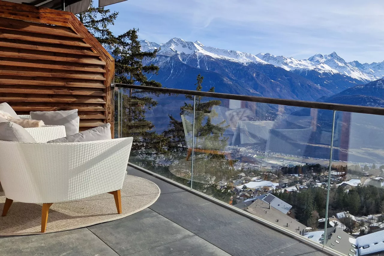 Crans-Montana. 2.5 pièces, neuf, au centre, au calme et avec une vue fabuleuse !