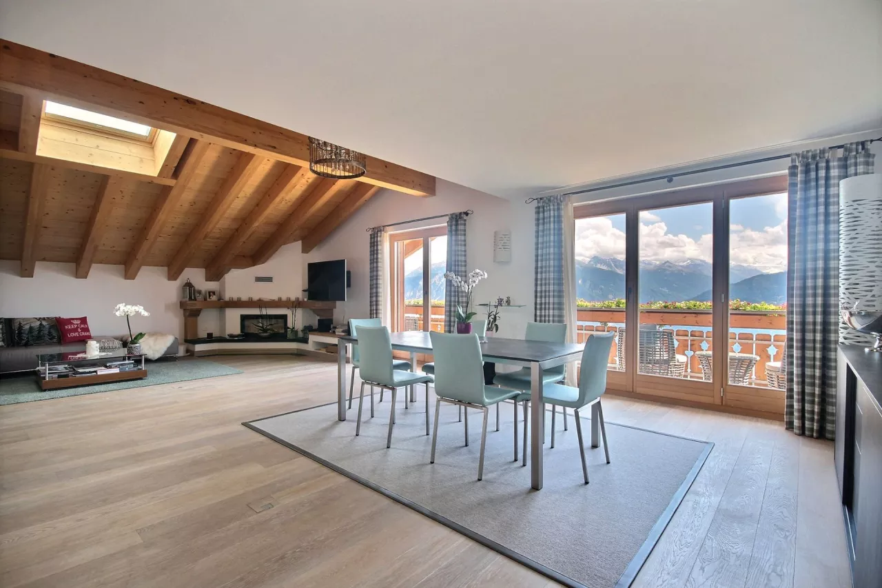 Exclusivité. Crans-Montana, attique duplex avec vue panoramique