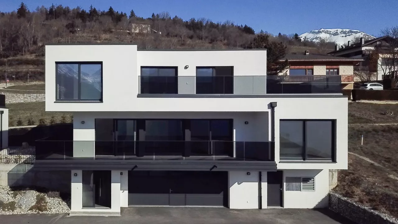 À quelques minutes de Crans-Montana. Chermignon. Villa contemporaine de 5.5 pièces avec vue sur les Alpes