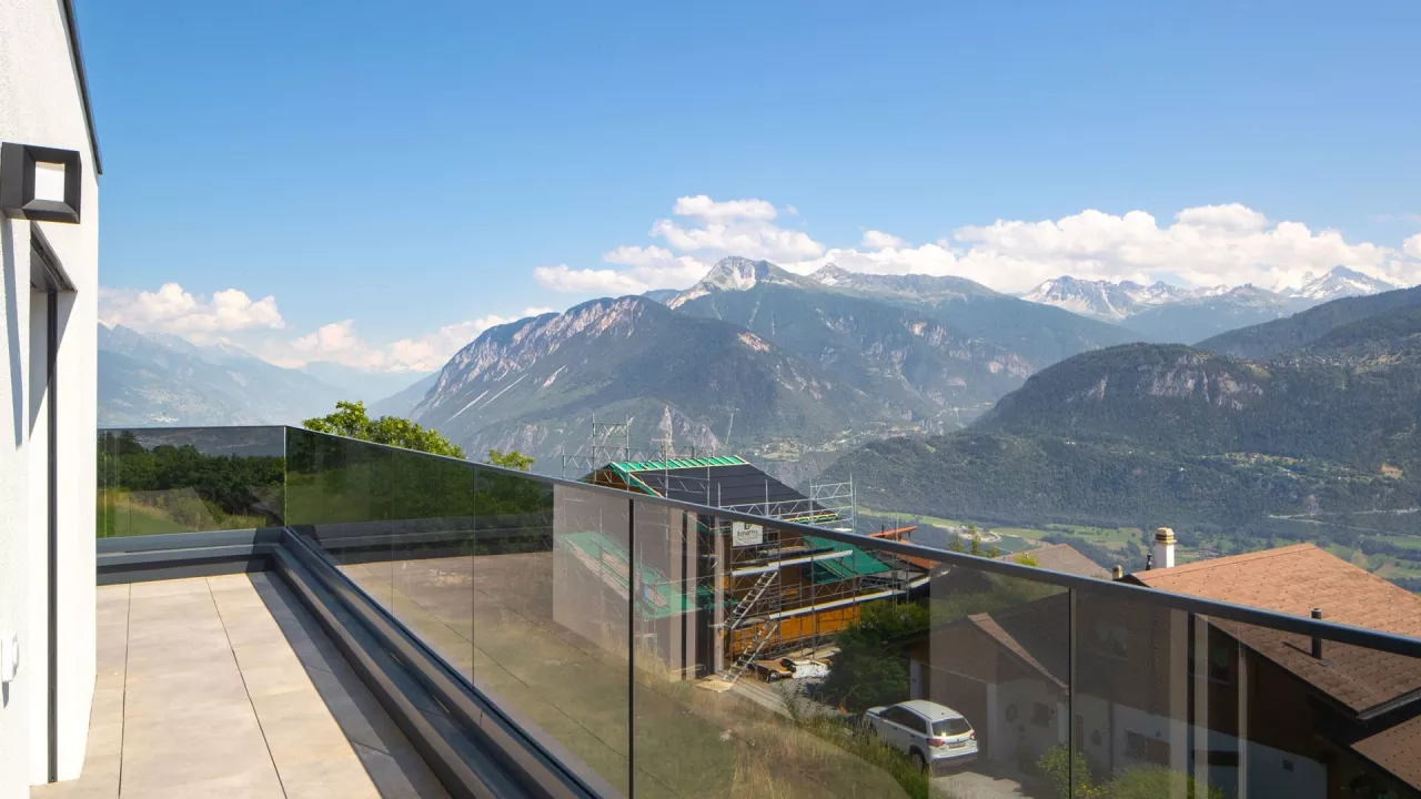 À quelques minutes de Crans-Montana. Chermignon. Villa contemporaine de 5.5 pièces avec vue sur les Alpes