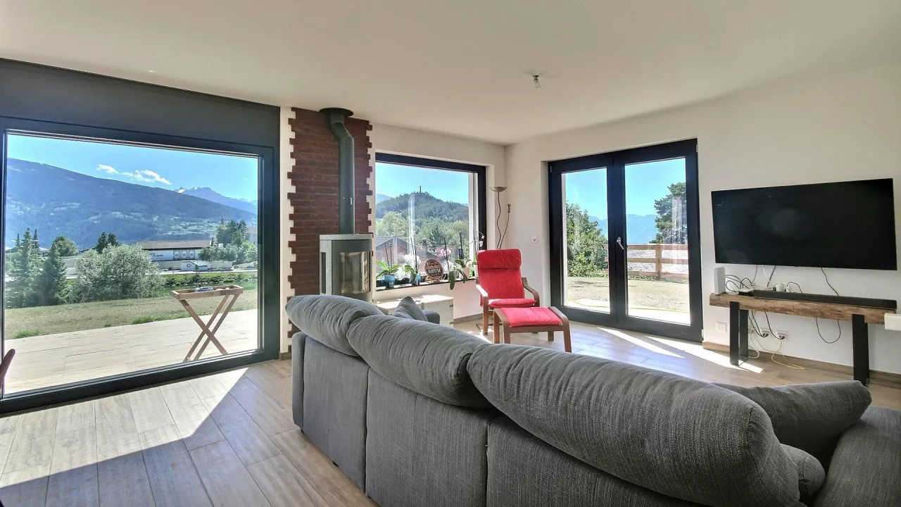Lens. Villa neuve de 5.5 pièces, vue sur le lac du Louché et les Alpes, à 10 minutes de Crans-Montana, proche écoles et commerces