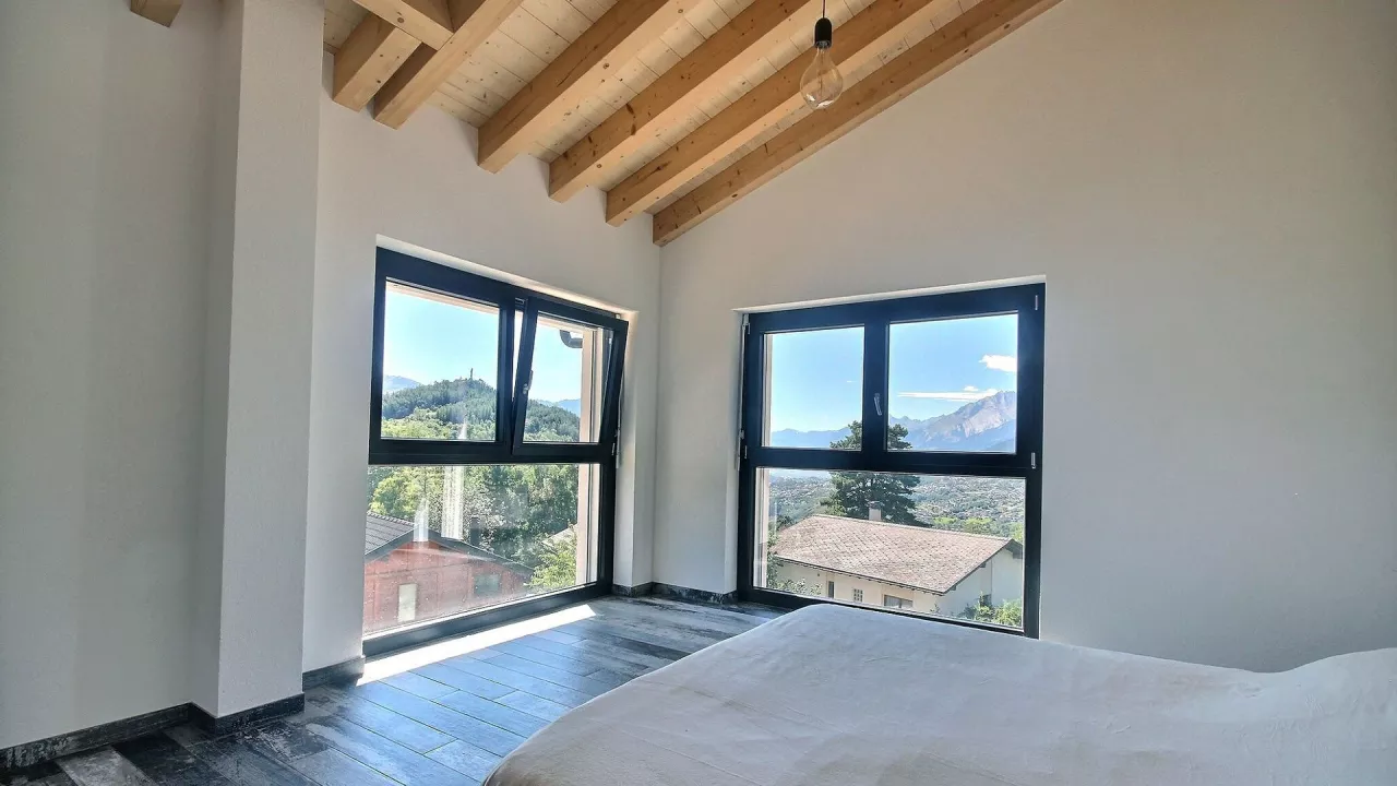 Lens. Villa neuve de 5.5 pièces, vue sur le lac du Louché et les Alpes, à 10 minutes de Crans-Montana, proche écoles et commerces