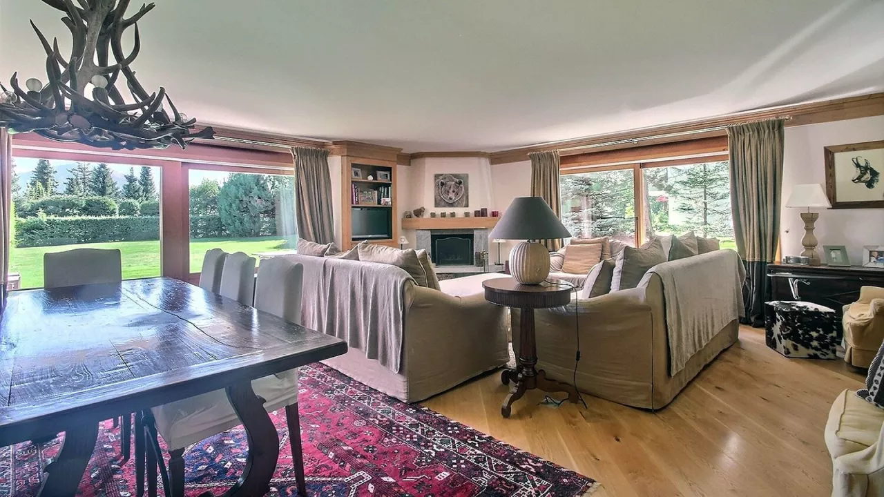 Crans-Montana. Tsarbouye. Luxueux 4.5 pièces avec jardin privatif et vue