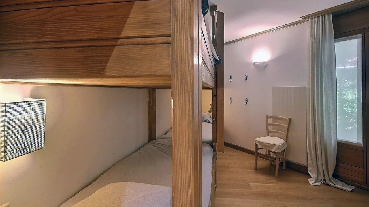 Crans-Montana. Tsarbouye. Luxueux 4.5 pièces avec jardin privatif et vue