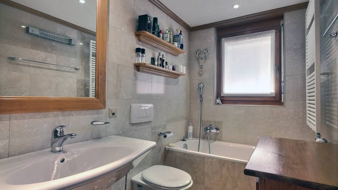 Crans-Montana. Tsarbouye. Luxueux 4.5 pièces avec jardin privatif et vue