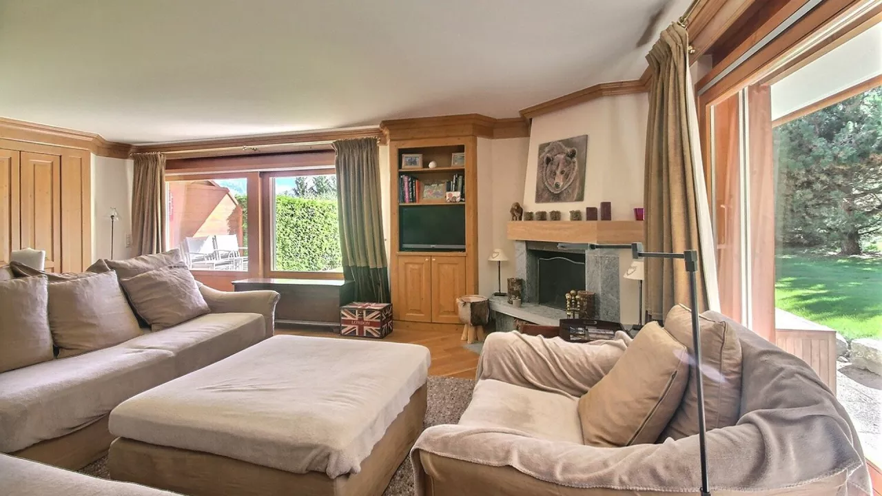 Crans-Montana. Tsarbouye. Luxueux 4.5 pièces avec jardin privatif et vue