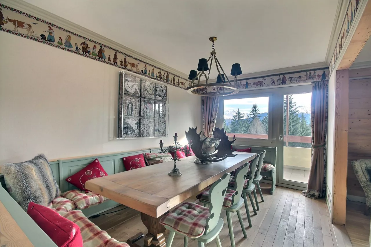 VENDU. Crans-Montana. Lumineux 6.5 pièces attique proche du centre
