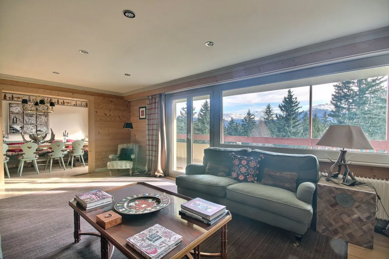 VENDU. Crans-Montana. Lumineux 6.5 pièces attique proche du centre