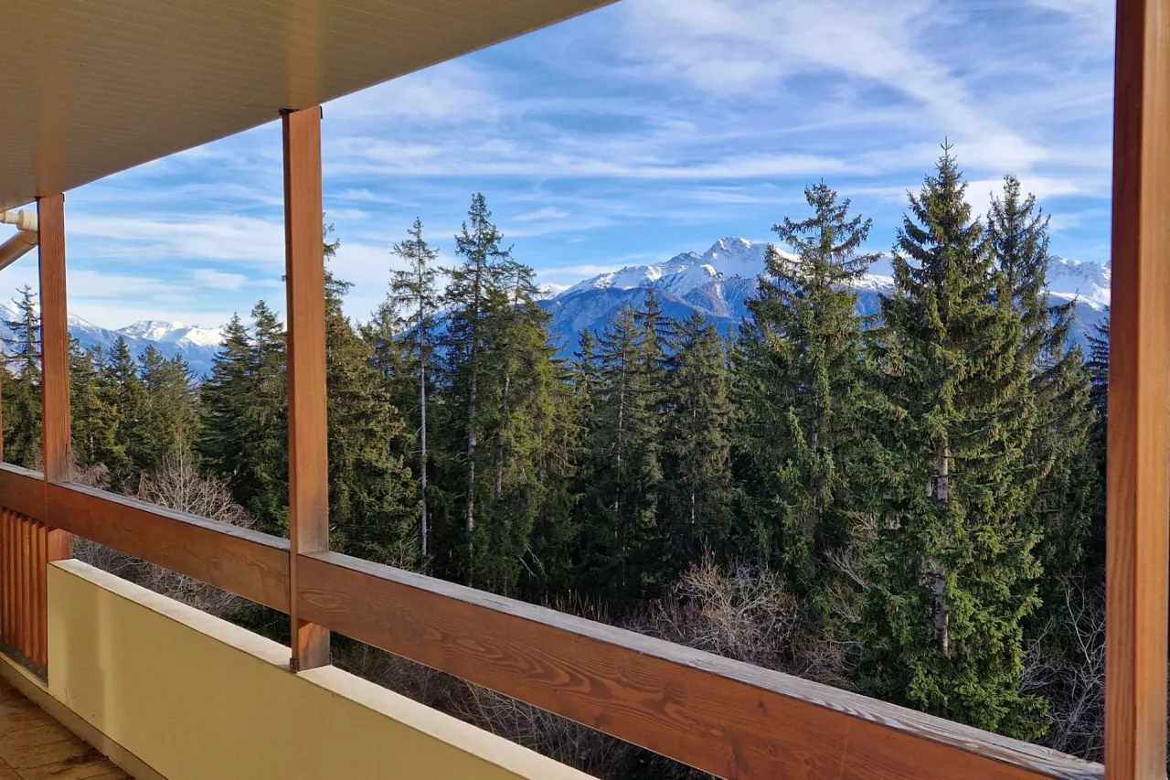 VENDU. Crans-Montana. Lumineux 6.5 pièces attique proche du centre