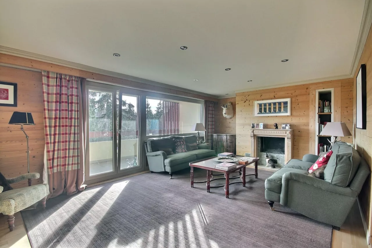 VENDU. Crans-Montana. Lumineux 6.5 pièces attique proche du centre