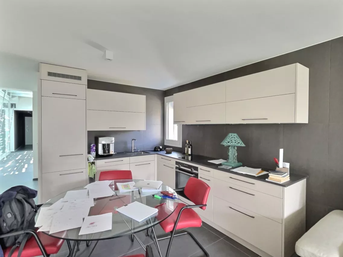 Duplex contemporain, atypique - A louer