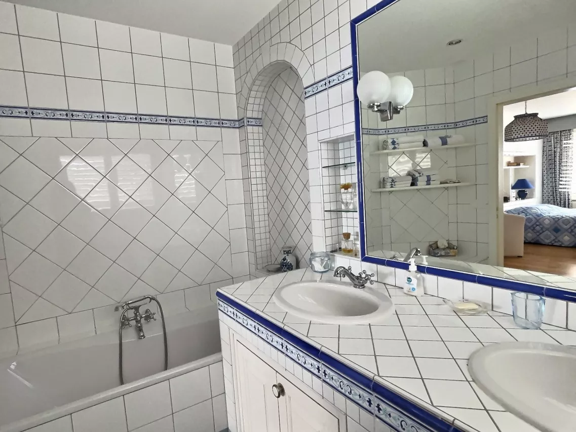 Bel appartement / penthouse de 7.5 pièces avec vue panoramique