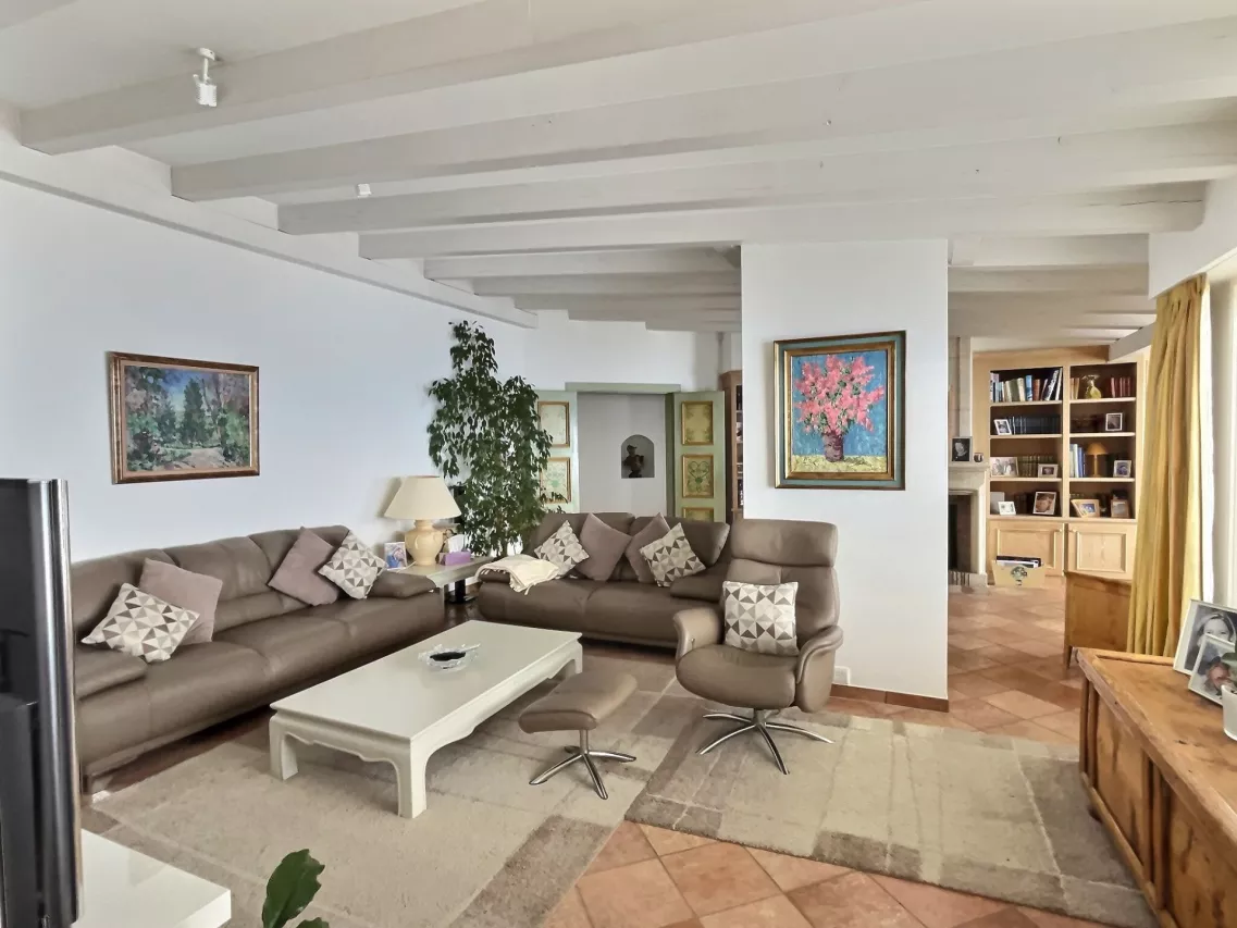 Bel appartement / penthouse de 7.5 pièces avec vue panoramique