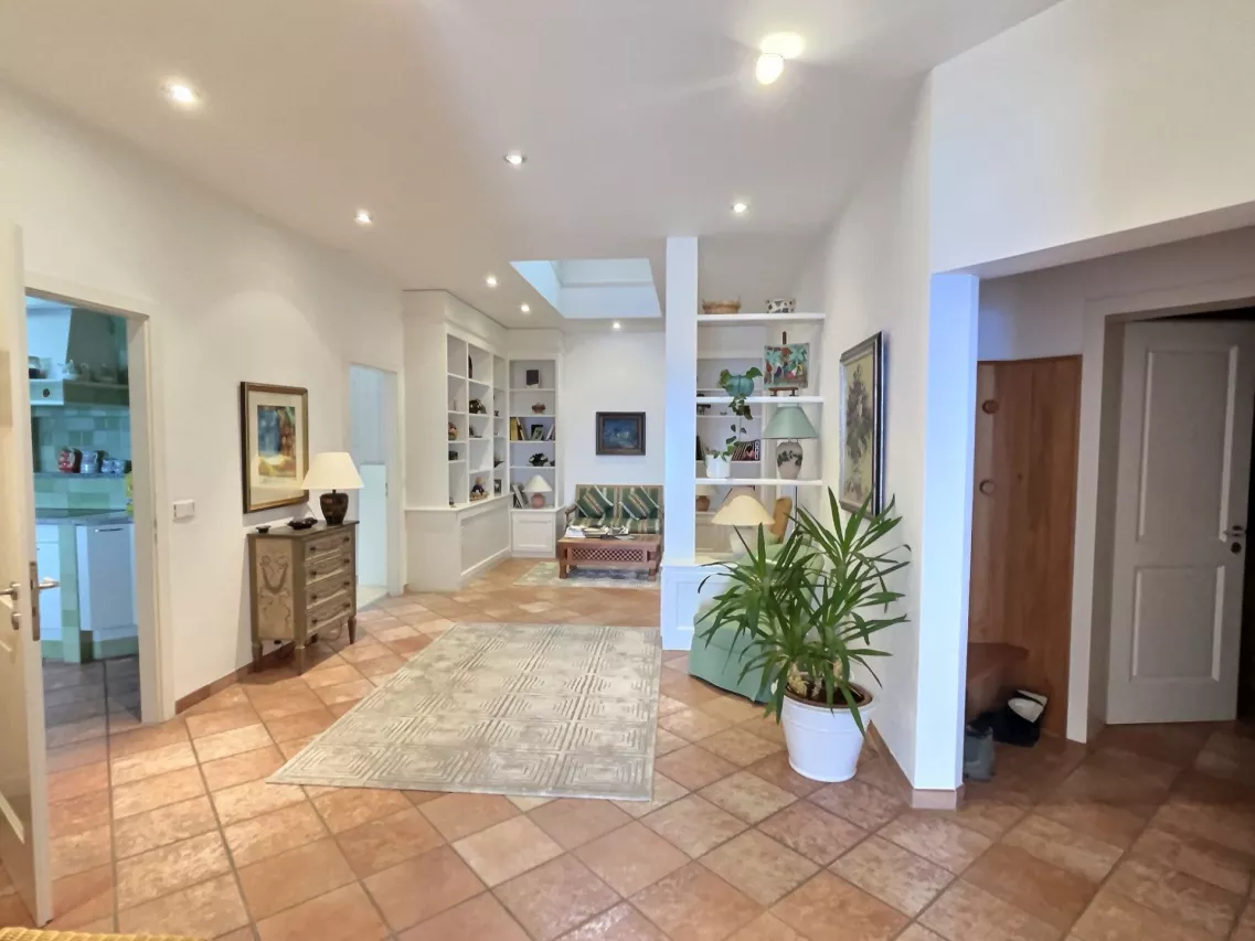 Bel appartement / penthouse de 7.5 pièces avec vue panoramique