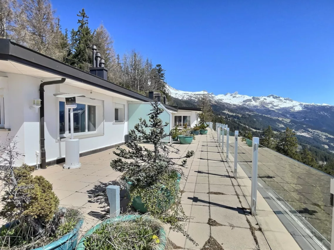 Bel appartement / penthouse de 7.5 pièces avec vue panoramique