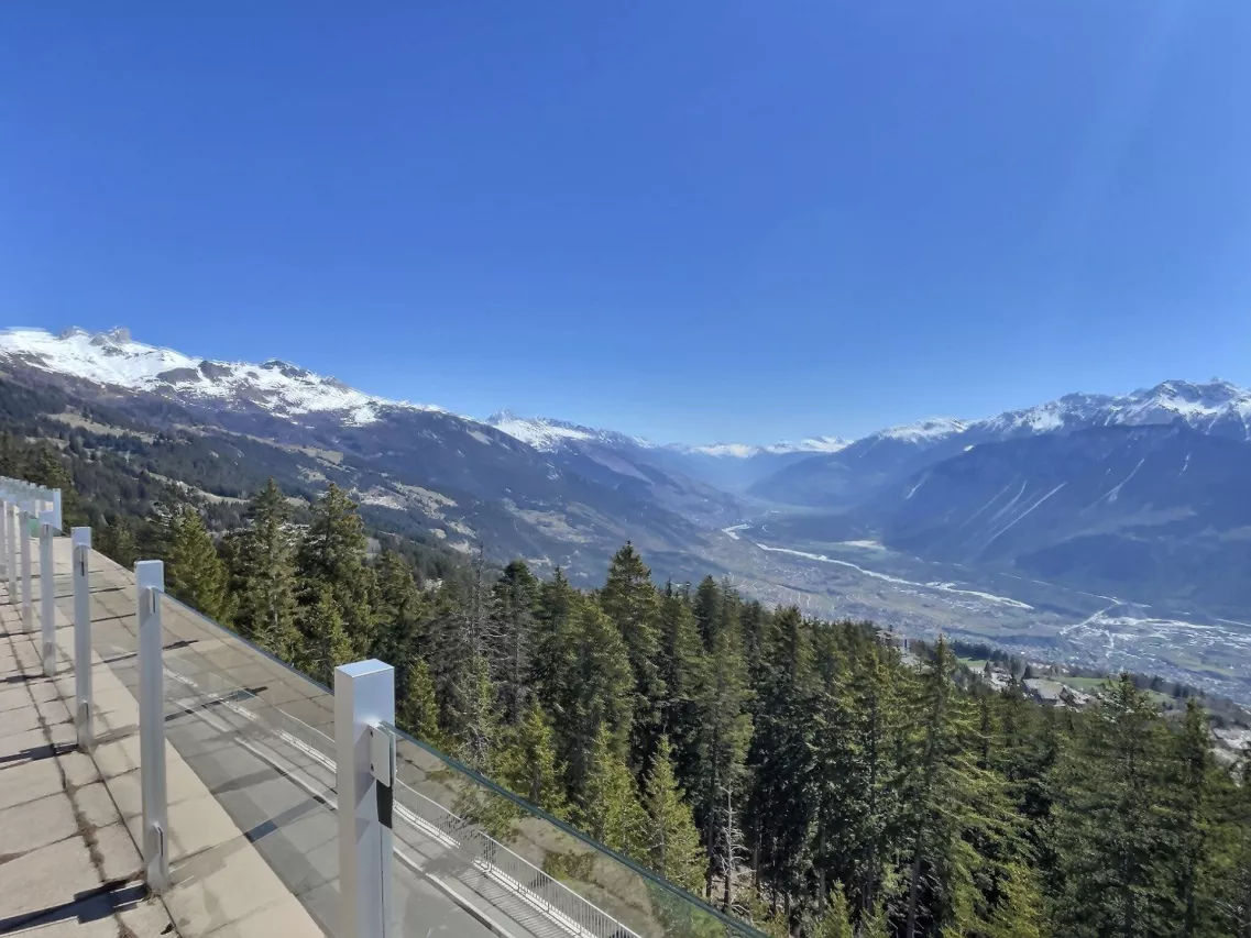 Bel appartement / penthouse de 7.5 pièces avec vue panoramique