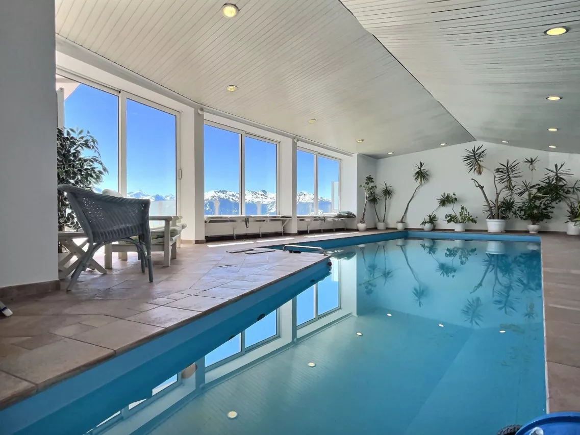 Bel appartement / penthouse de 7.5 pièces avec vue panoramique