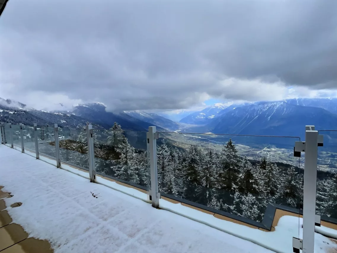 Bel appartement / penthouse de 7.5 pièces avec vue panoramique