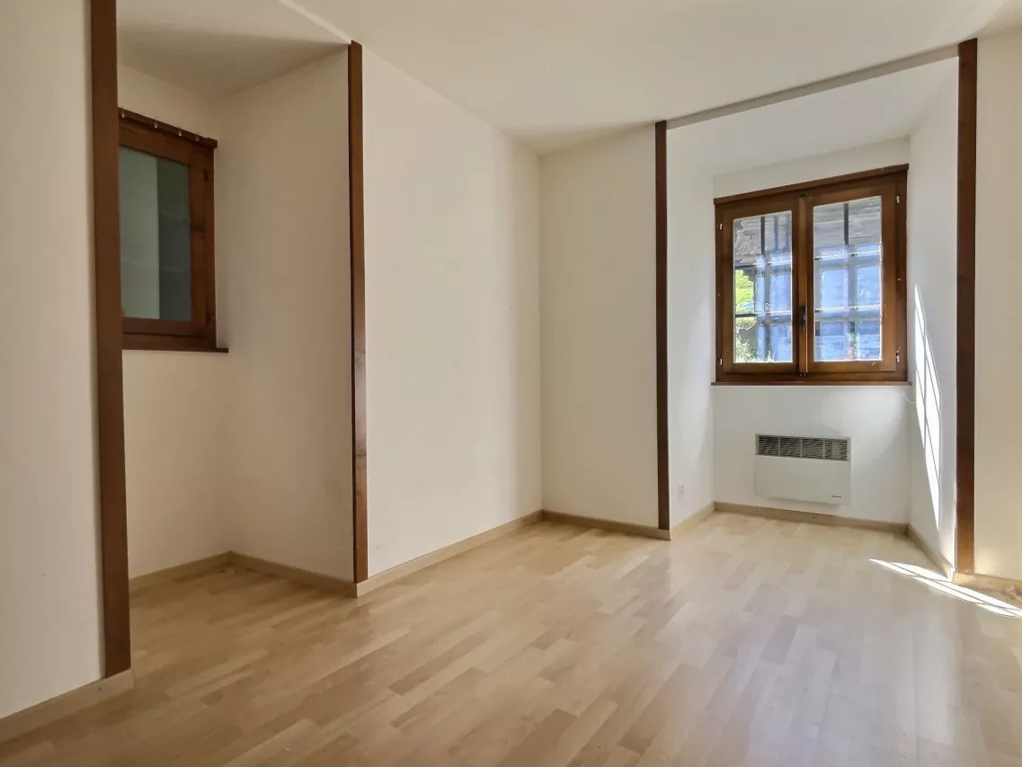 Affaire à saisir ! Maison villageoise avec 2 appartements
